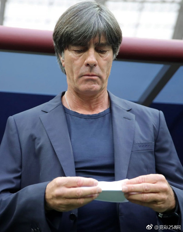 “卫冕冠军魔咒”再次应验，德国队啥时候有了散步属性？