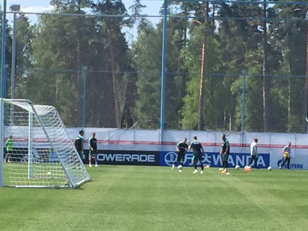 前线｜探访葡萄牙队大本营：看一眼C罗真的好难