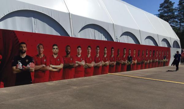 前线｜探访葡萄牙队大本营：看一眼C罗真的好难