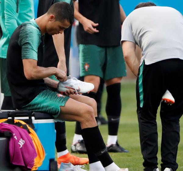 前线｜探访葡萄牙队大本营：看一眼C罗真的好难