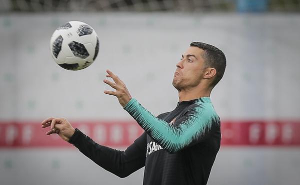 前线｜探访葡萄牙队大本营：看一眼C罗真的好难