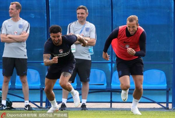 前哨｜最年轻英格兰队登场，他们是“三狮”还是“三喵”