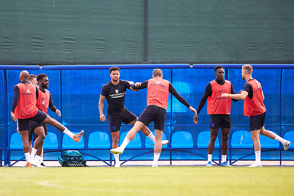 前哨｜最年轻英格兰队登场，他们是“三狮”还是“三喵”