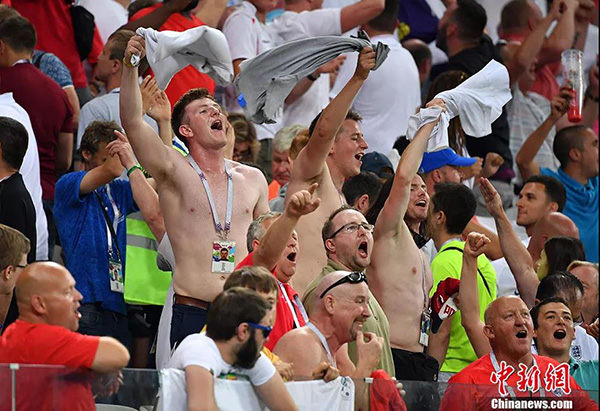 比利时完胜、英格兰绝杀，但赢了热搜的却是化妆的韩国门将