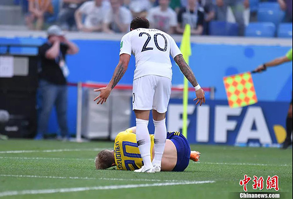 比利时完胜、英格兰绝杀，但赢了热搜的却是化妆的韩国门将