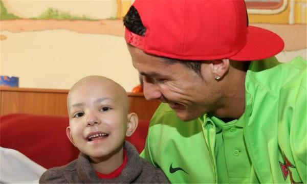 为什么球星们都花臂，C罗却不文身？因为他要献血