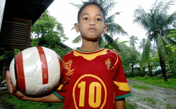 为什么球星们都花臂，C罗却不文身？因为他要献血