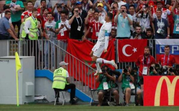 头条世界杯｜C罗假摔登上热搜第一，营销号别带节奏了