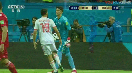 头条世界杯｜C罗假摔登上热搜第一，营销号别带节奏了