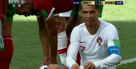 头条世界杯｜C罗假摔登上热搜第一，营销号别带节奏了