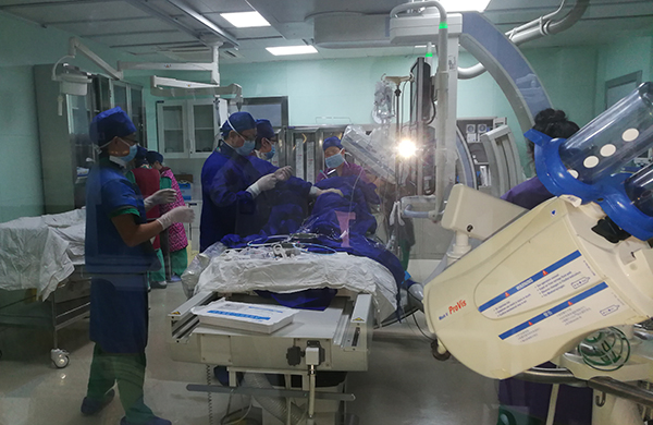 从进导管室到开通血管仅20分钟，心梗患者获“绕行”急救