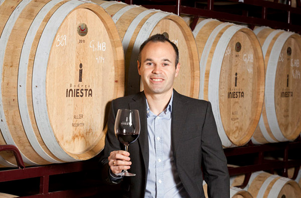 C罗开酒店，梅西开餐厅，球星们如今都混F&B圈？