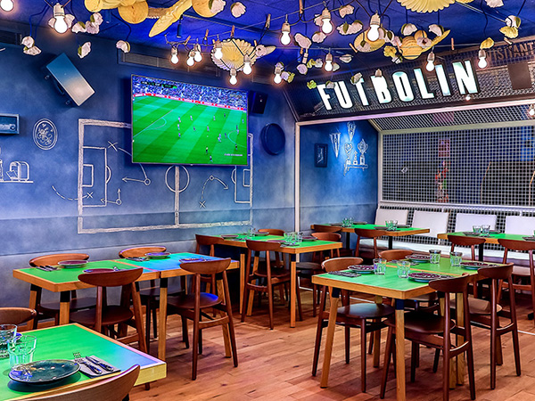 C罗开酒店，梅西开餐厅，球星们如今都混F&B圈？