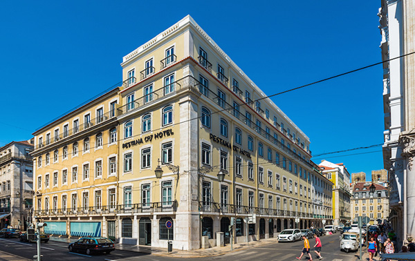 C罗开酒店，梅西开餐厅，球星们如今都混F&B圈？