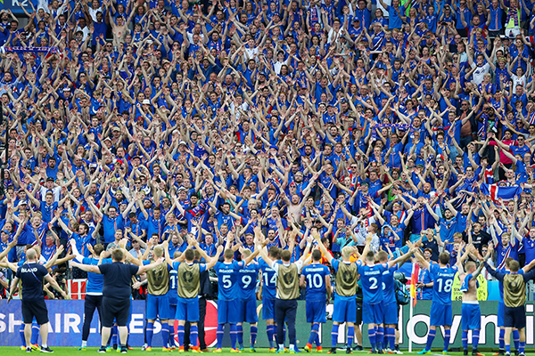 别再用冰岛嘲笑国足了，中国足球最急需的是：尊重