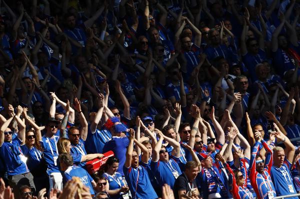 别再用冰岛嘲笑国足了，中国足球最急需的是：尊重