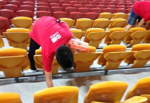 日本球迷清理垃圾就是高素质？那中国球迷收垃圾为何没人夸