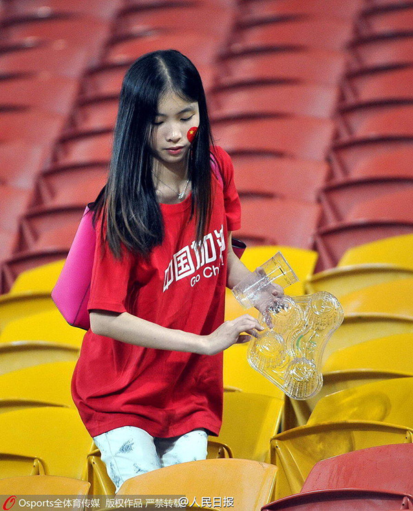 日本球迷清理垃圾就是高素质？那中国球迷收垃圾为何没人夸