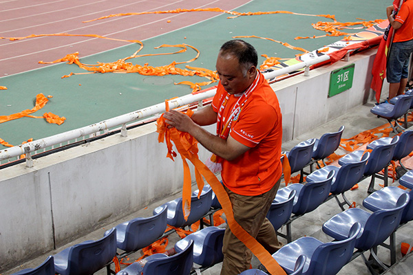 日本球迷清理垃圾就是高素质？那中国球迷收垃圾为何没人夸