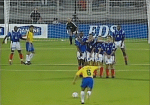 C罗的绝技电梯球是什么原理？香蕉球和落叶球有何不同？