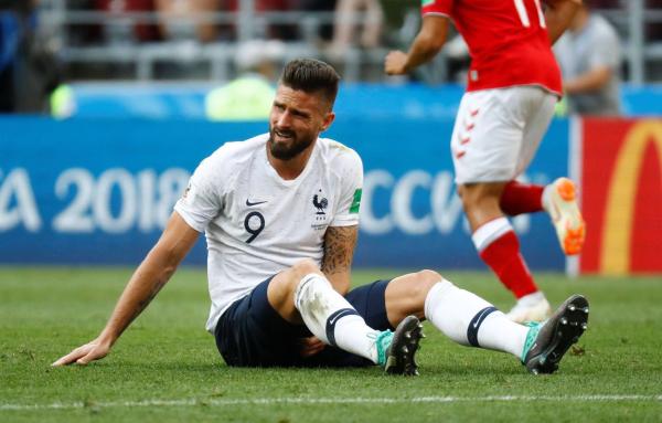 最无聊的0比0出现了！球迷提前退场，抗议法国丹麦默契球