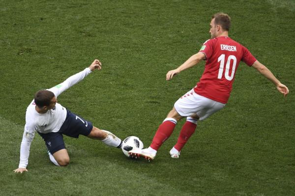 最无聊的0比0出现了！球迷提前退场，抗议法国丹麦默契球