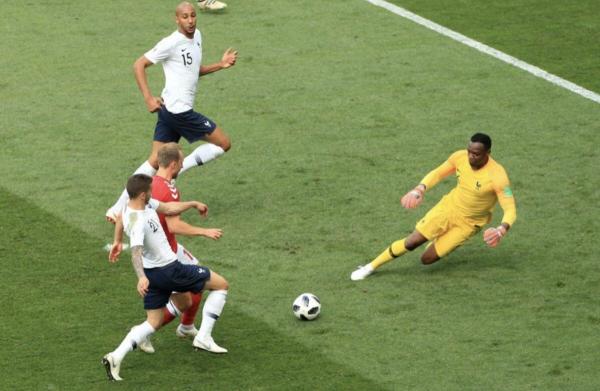 最无聊的0比0出现了！球迷提前退场，抗议法国丹麦默契球