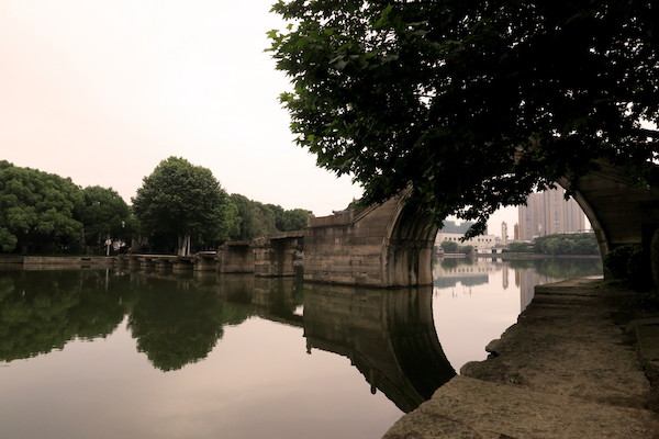 夏日行古道 | 白玉长堤路，乌篷小画船，绍兴有条水上古道