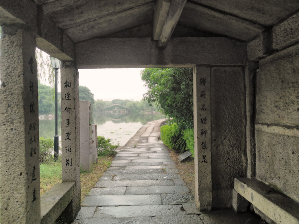 夏日行古道 | 白玉长堤路，乌篷小画船，绍兴有条水上古道