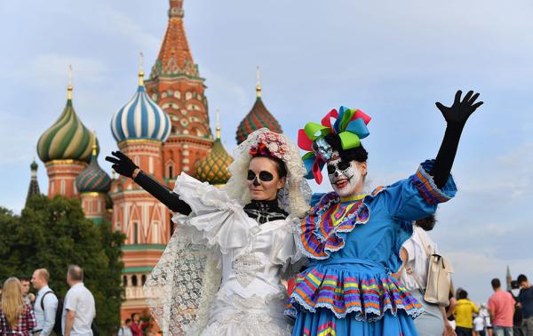 墨西哥“亡灵节”走进世界杯，2小时5000人到访