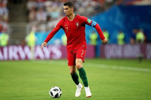 世界杯淘汰赛前瞻：同遇劲敌，梅西C罗能否会师八强？