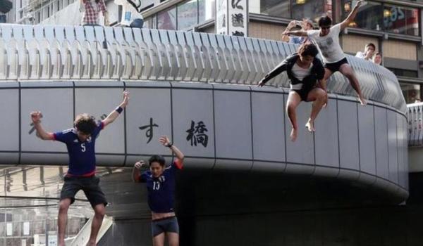 头条世界杯｜休赛日哪家强，日本球迷跳河忙