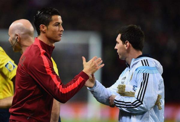 前哨｜既当爹又当妈，梅西C罗今夜“一起回家”？