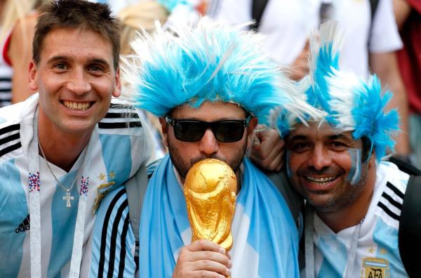 被足球左右的国家：经济危机恶化，阿根廷唯一的安慰碎了