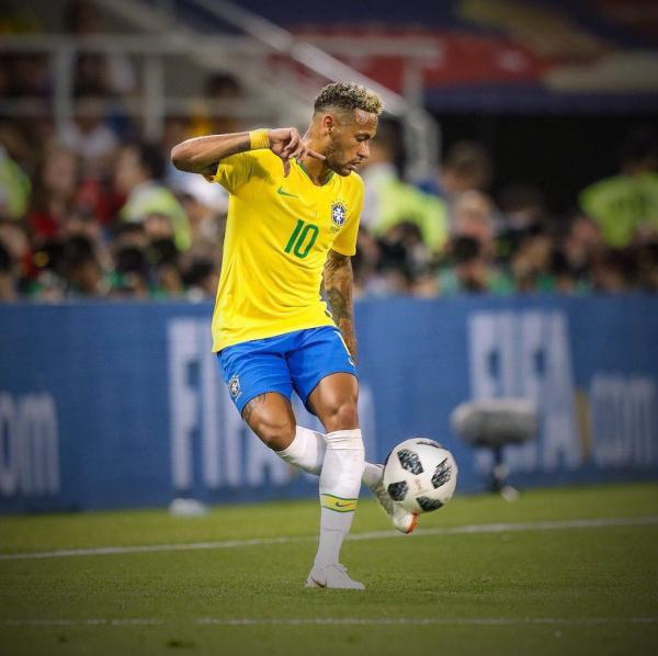 拒绝冷门！巴西2比0击败墨西哥，内马尔一射一传主宰比赛