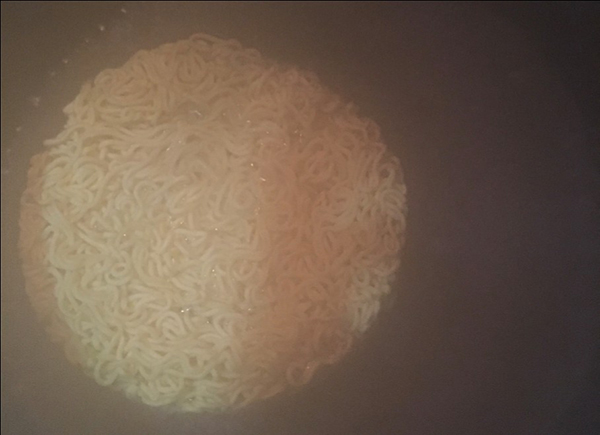 睡不着｜没有爱的拉面，只能泡个面