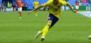 俄滴神｜央视解说洪钢，改变足球规则的男人