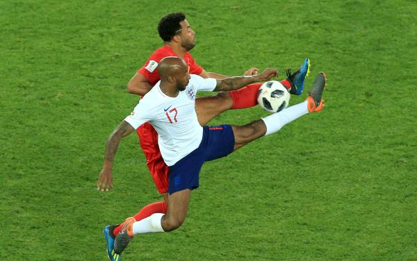 俄滴神｜央视解说洪钢，改变足球规则的男人