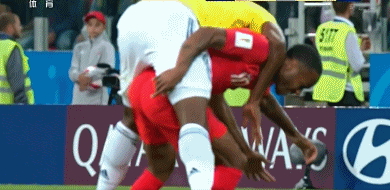 俄滴神｜央视解说洪钢，改变足球规则的男人