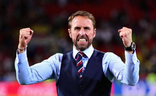 俄滴神｜央视解说洪钢，改变足球规则的男人