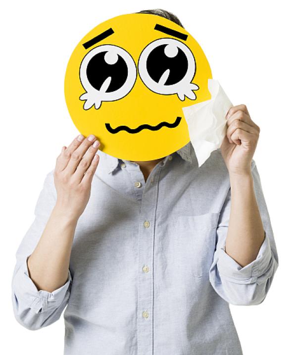 男生“控诉”女方洗化用品太占位,自己的牙刷只能挂起来