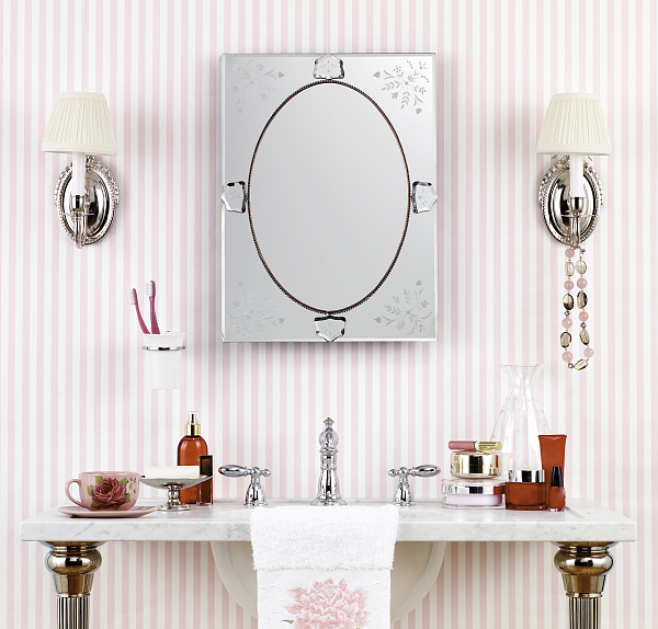 男生“控诉”女方洗化用品太占位,自己的牙刷只能挂起来