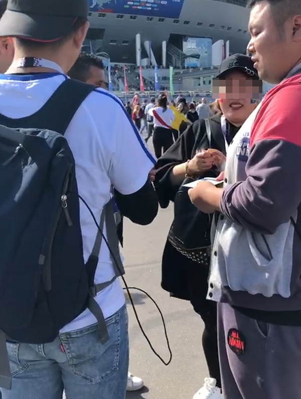 前线｜世界杯“黄牛”调查：组团赴俄倒票，一个月赚四五万