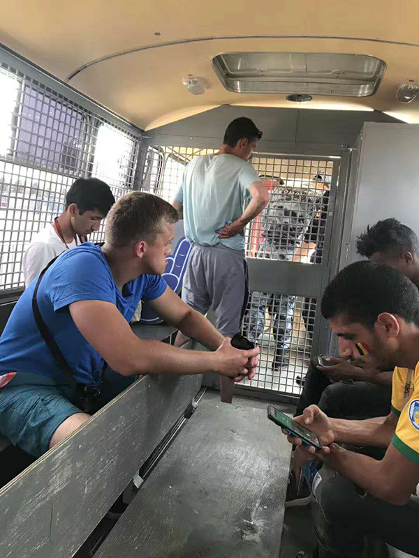 前线｜世界杯“黄牛”调查：组团赴俄倒票，一个月赚四五万