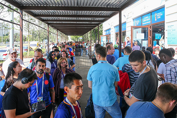 前线｜世界杯“黄牛”调查：组团赴俄倒票，一个月赚四五万