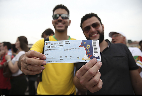 前线｜世界杯“黄牛”调查：组团赴俄倒票，一个月赚四五万