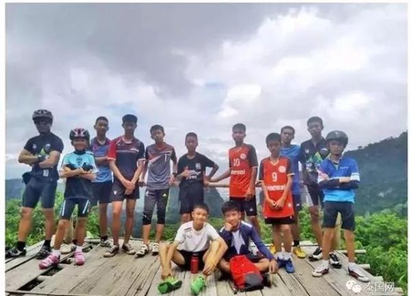 国际足联主席邀泰国受困少年足球队赴俄罗斯观看世界杯决赛