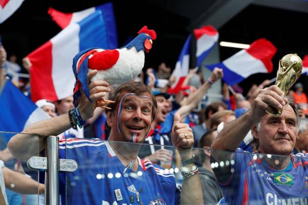 2比0战胜乌拉圭率先闯入四强，神奇纪录护佑“高卢雄鸡”