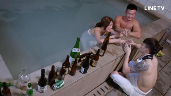 《美男鱼澡堂》：只因喝错酒，他们就都变了个人