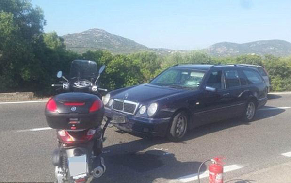 好莱坞影星乔治·克鲁尼骑摩托车发生车祸，伤势不明